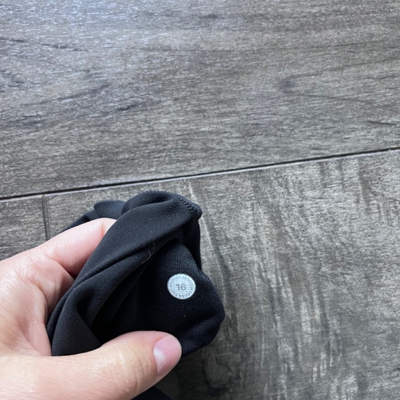 Lululemon black align bike shorts size 16, 6" inseam - Picture 3 of 3